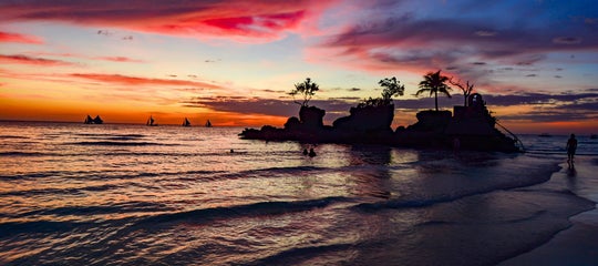 TopBanner_Sunset at Boracay's White Beach.jpg