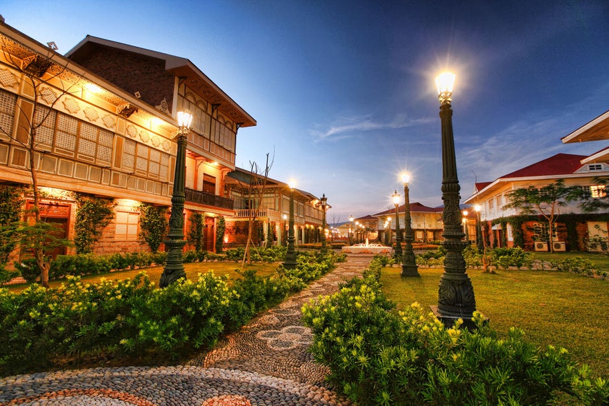 Las Casas Filipinas de Acuzar houses at night Las Casas Filipinas de Acuzar houses at night