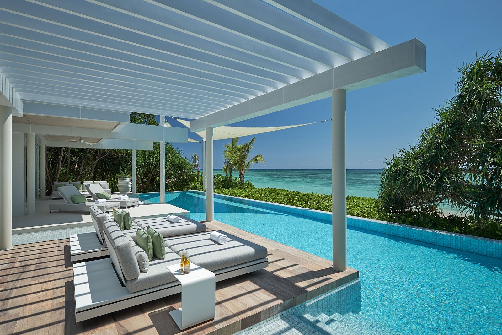 29 Best Luxury Resorts &amp; Hotels in the Philippines: 5-Star, Most Expensive, Exclusive Islands