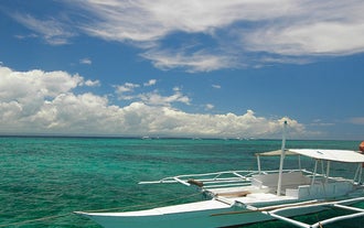 在希鲁东根岛开始跳岛之旅,享受清澈的海水和壮丽的美景