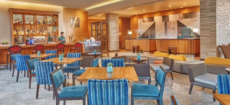 Hassle-Free 3-Day Holiday Inn Makati Package with Daily Breakfast & Manila Airport Transfer