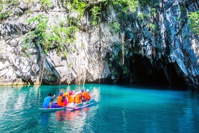 Explore the beauty of Puerto Princesa Palawan Undeground River