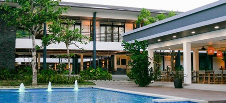Dip into the heated infinity pool of Huni Lio