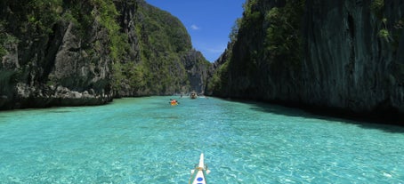 Enjoy the breath-taking views while on a boat at Palawan El Nido's Big Lagoon.