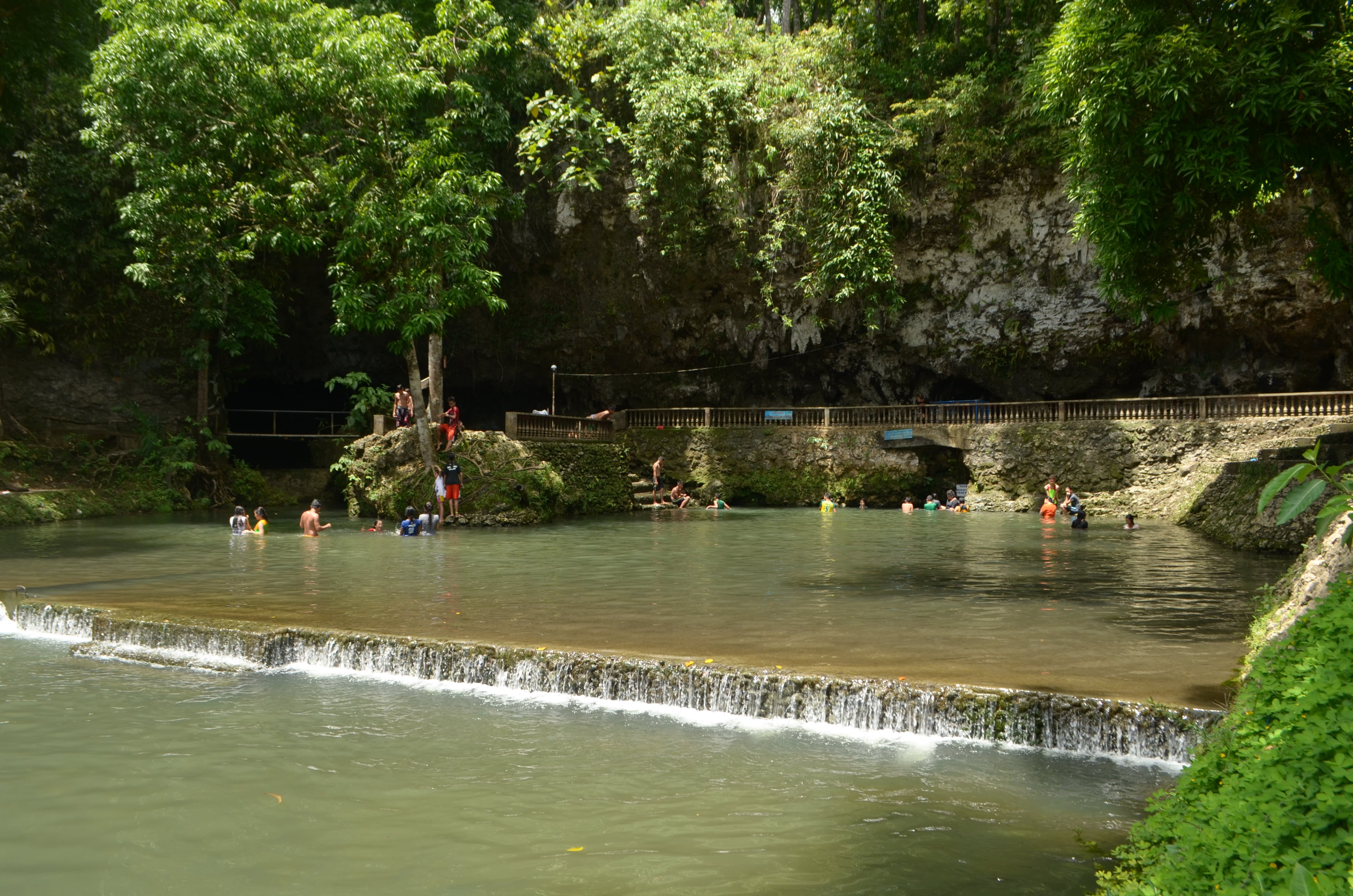 People bathing at Capiz Suhot Spring