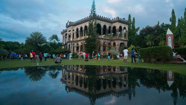 Silay City Balay Negrense, Heritage Mansions & The Ruins Tour with Lunch & Transfers from Bacolod
