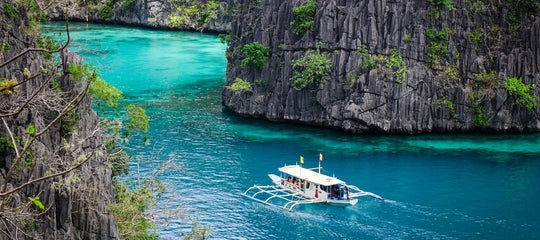 Boat in Kayangan Lake-2.jpg