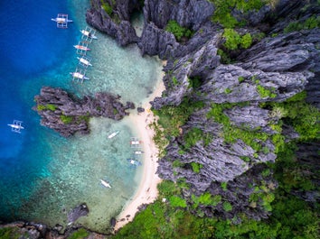 Enjoy the turquoise water of Big Lagoon, El Nido, Palawan