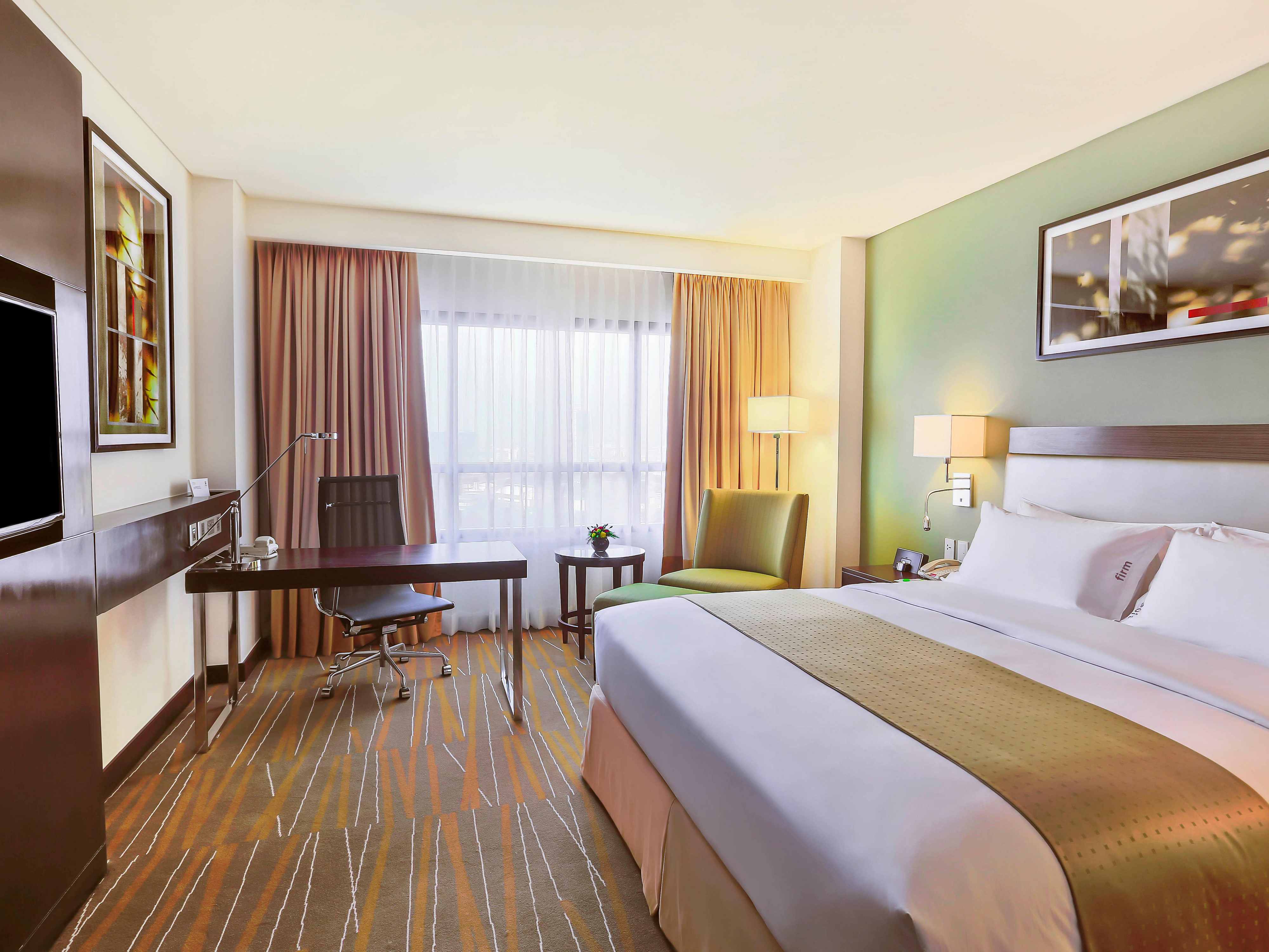 Holiday Inn & Suites Makati