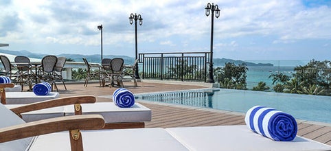 Bask in the swimming pool of Feliz Hotel Boracay located at their rooftop