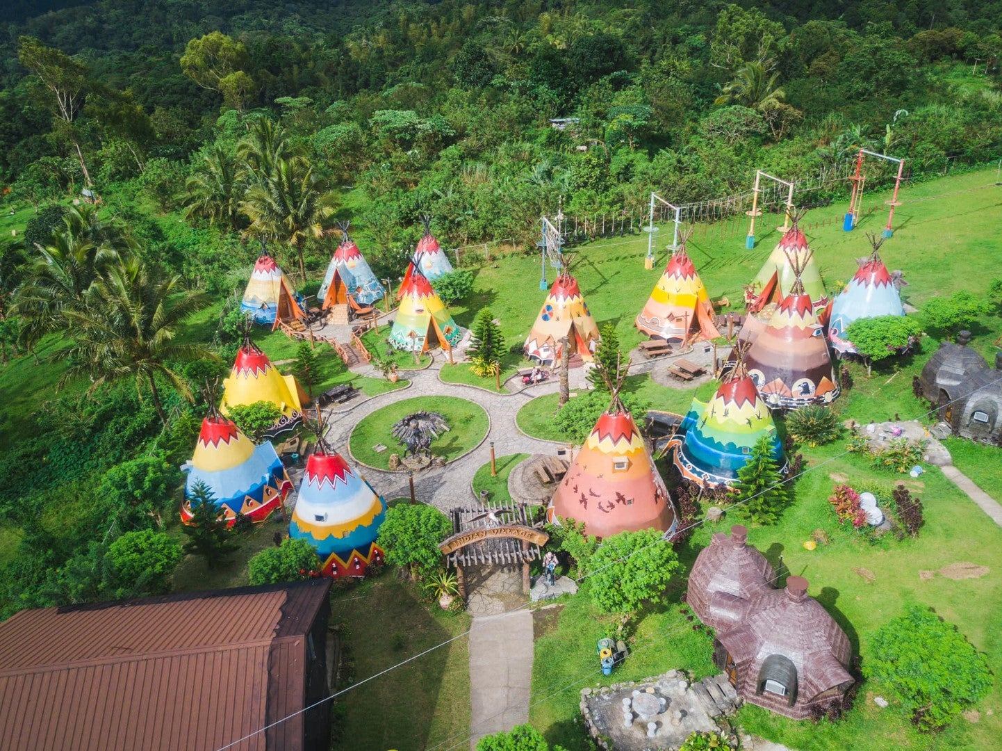 Teepee huts at Campuestohan Highland Resort