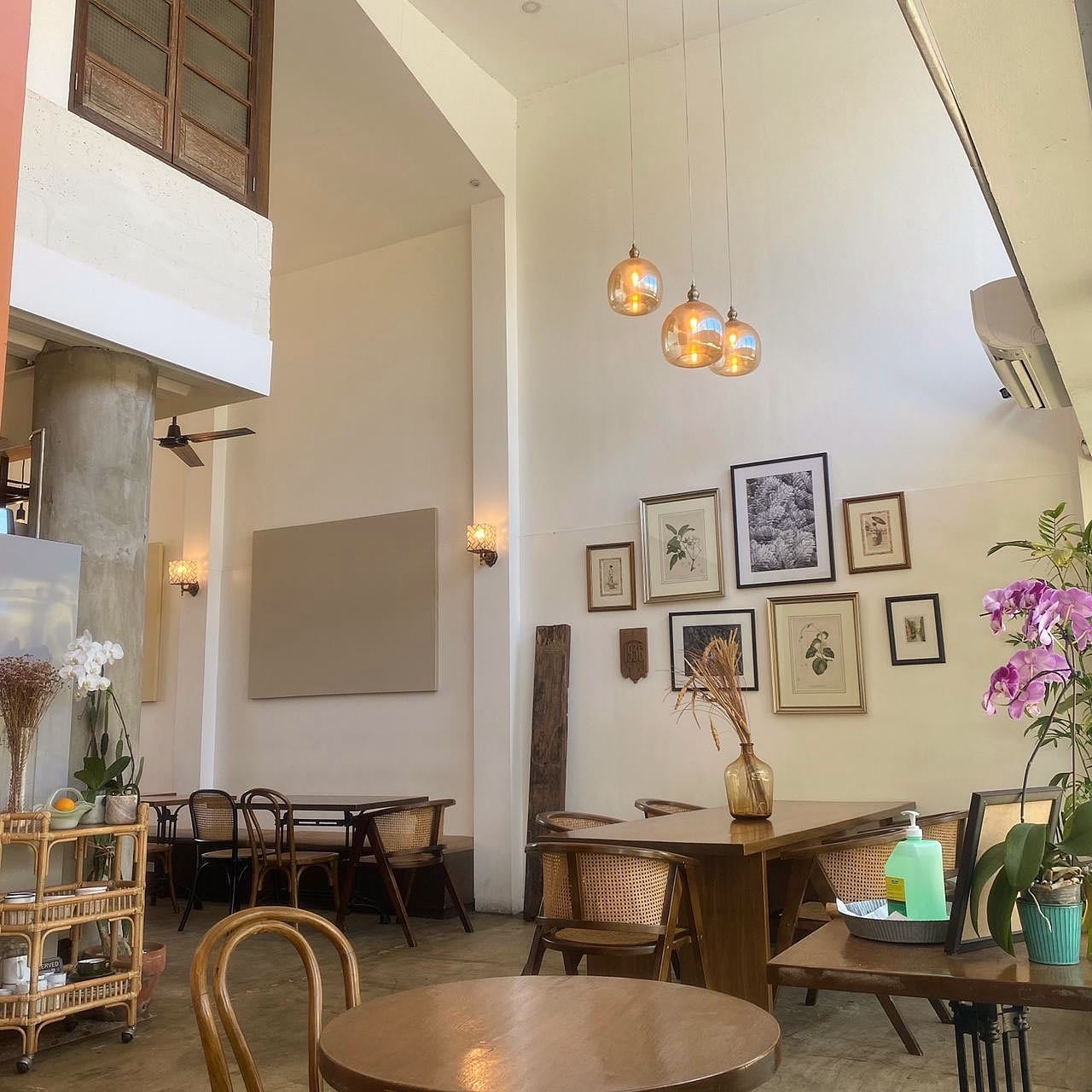 Bungalow Caf&eacute; & Bakery