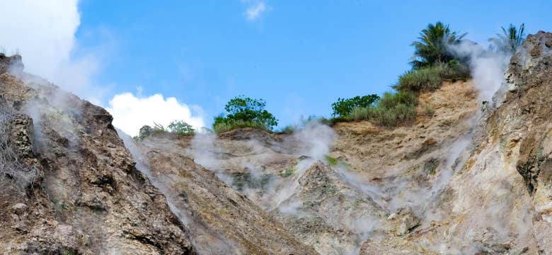 Private Tour to Pulangbato Falls & Sulfur Vents in Valencia Town from Dumaguete City