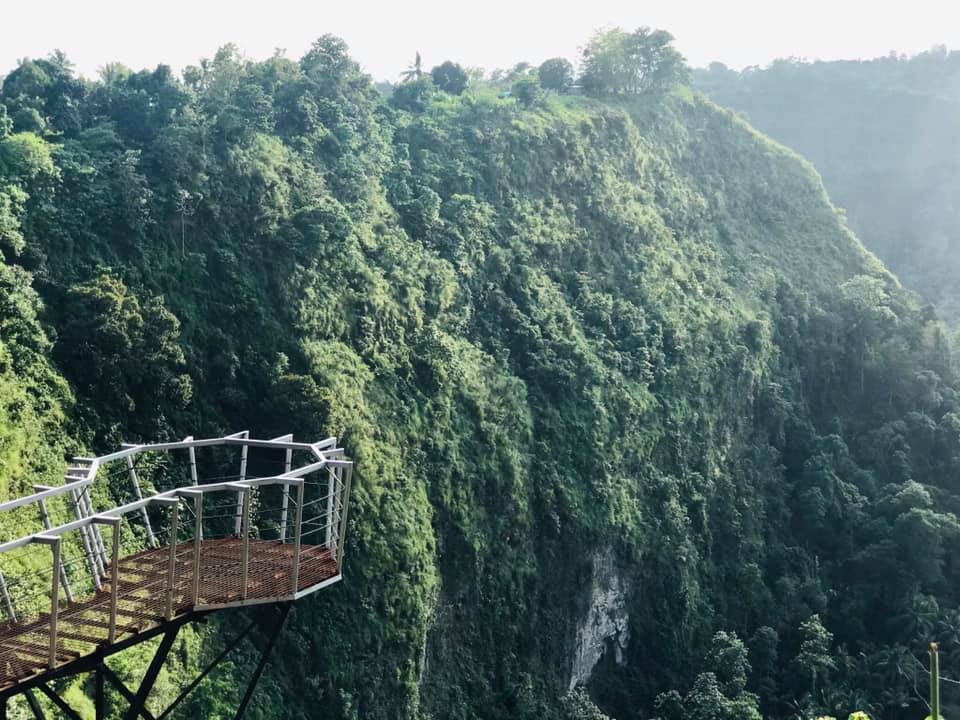 Bukidnon Scenic Flower Farm and Cafes Tour with Snacks Transfers