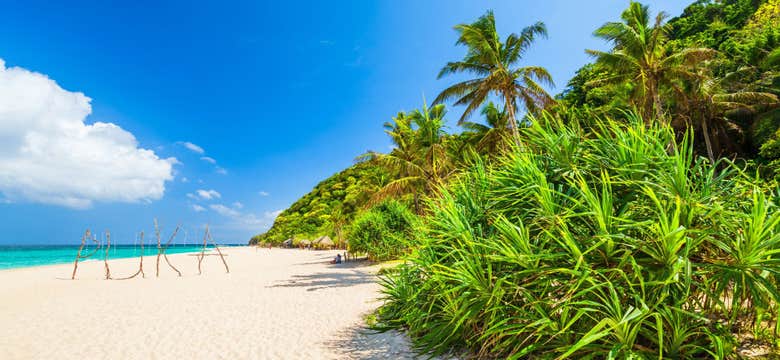 Private Tour of Boracay Island’s Keyhole Rock Formation, Beaches & Mangroves with Guide & Transfers