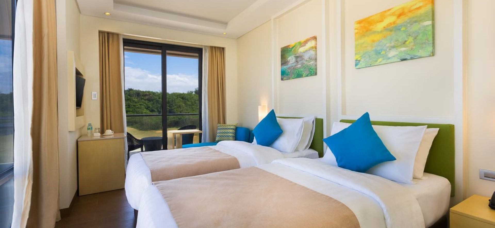 A room in Savoy Hotel Newcoast