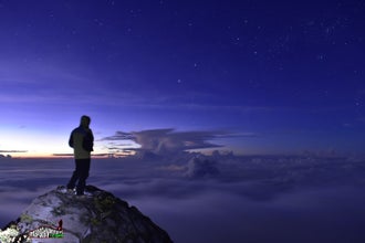 This Mount Apo hiking tour package brings you through gorgeous forests and mossy trails.