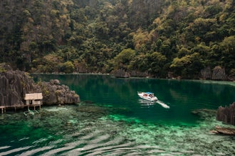 Coron Island Hopping Tour via Private Yacht with Lunch & Transfers | Kayangan & Barracuda Lakes