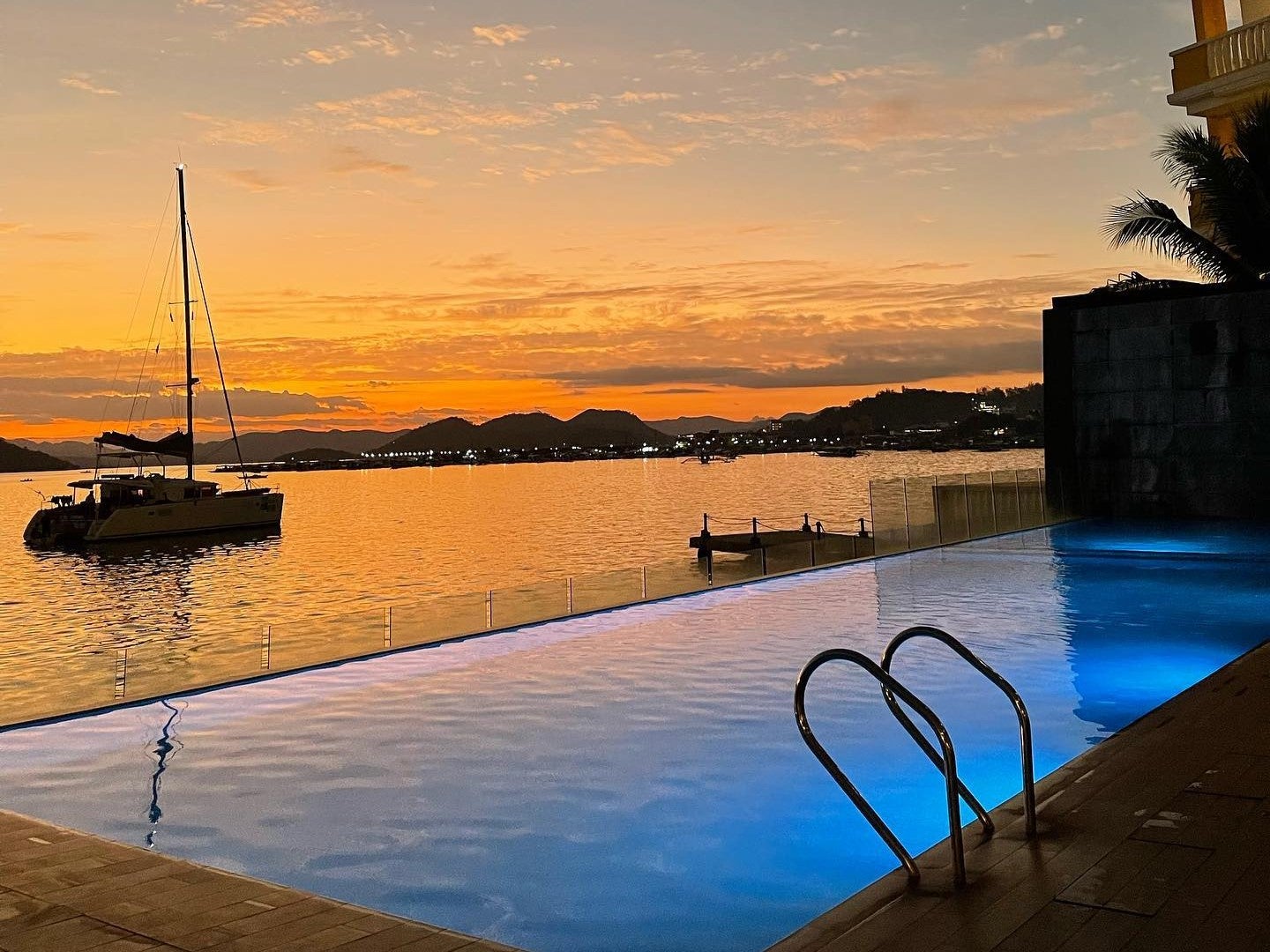 Aqua Hostel Coron's pool