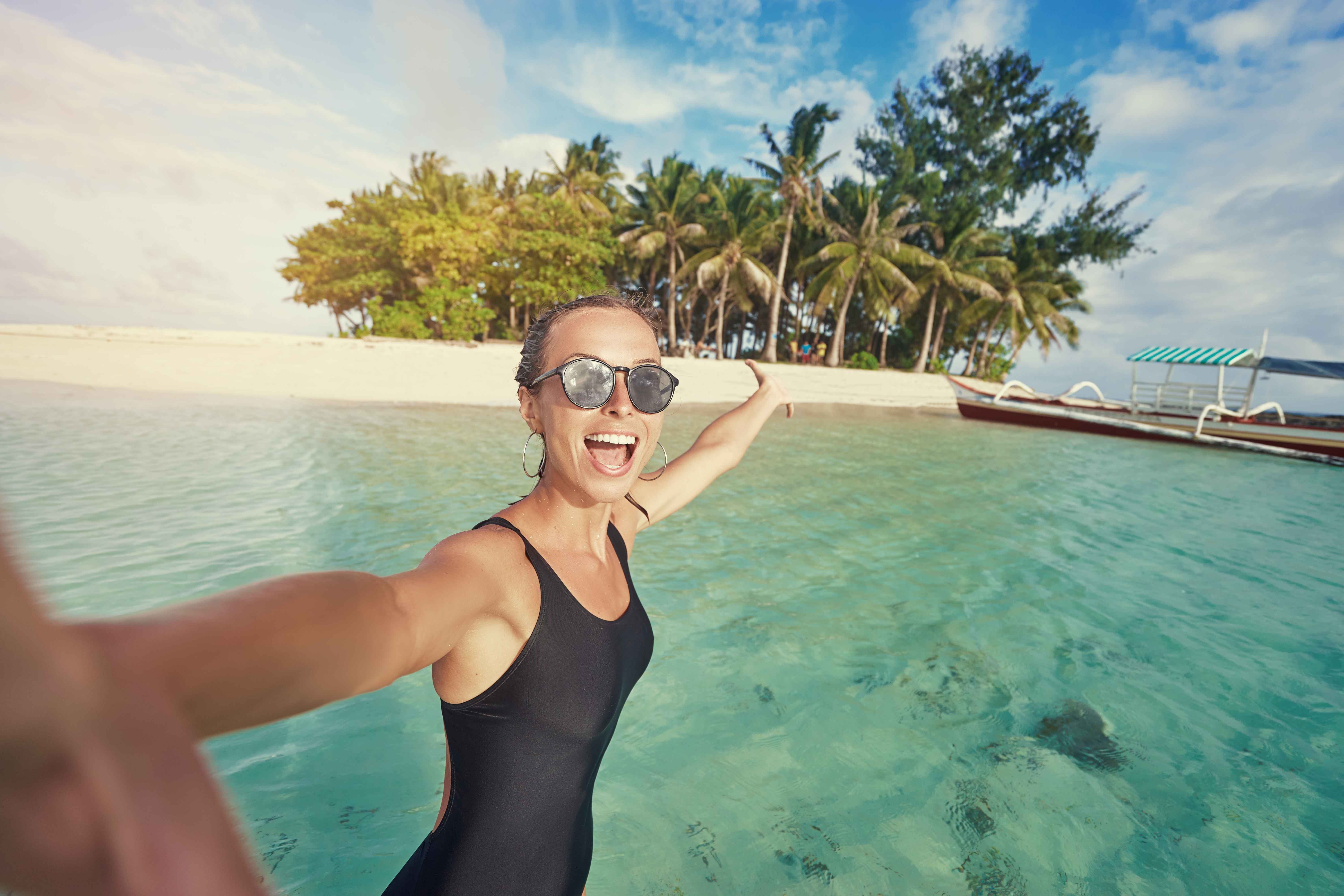 Woman island hopping in Siargao