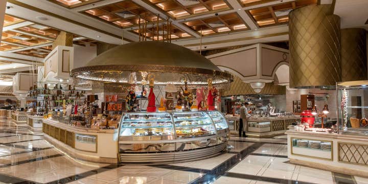 Okada Manila Sunset Experience with Dinner at Medley Buffet & Walking Tour