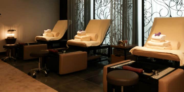 Walking Tour of Okada Manila Hotel with Foot Massage & Dining Credits