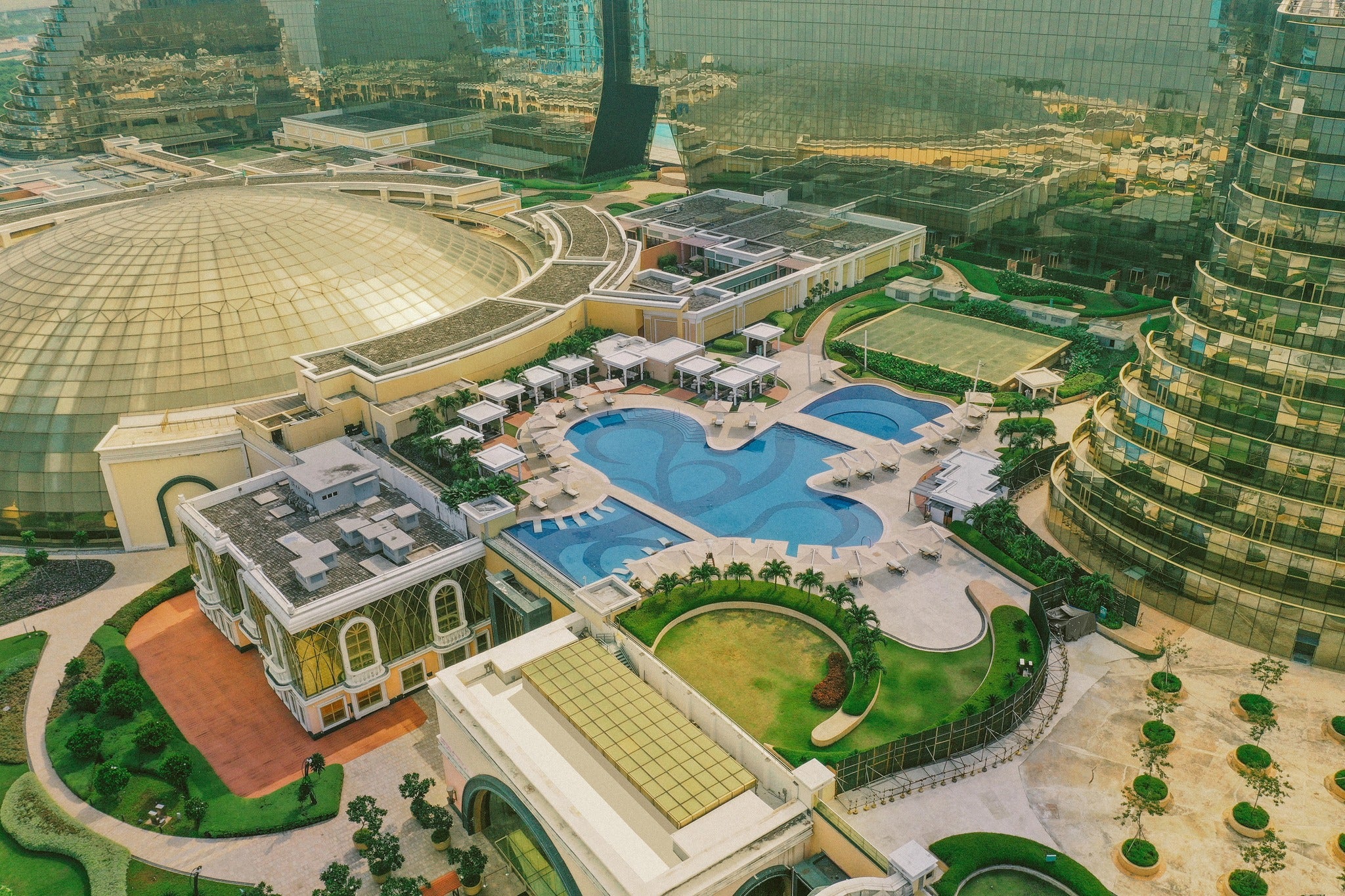 On this Okada Manila Hotel day tour, you will walk around the property and see some of its top attractions