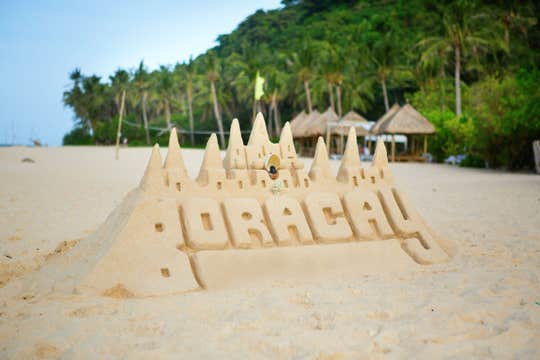6-Day Manila City Heritage Sites to Boracay Island Beaches Tour Package