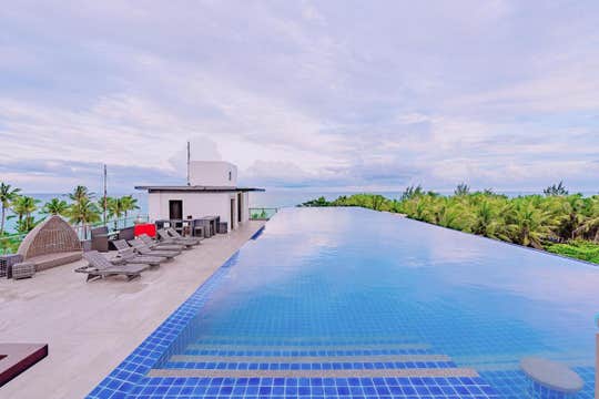 Complete 4-Day Boracay Ocean Club Beach Resort Package with Breakfast, Transfers & Islands Tour