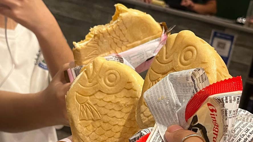 Korean Culture Experience in Quezon City with Snacks, Dinner & Karaoke Session