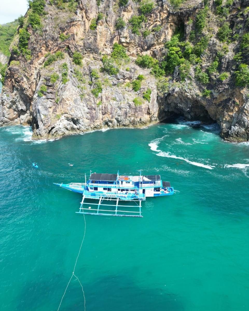 Sail across the stunning islands of Palawan on an unforgettable El Nido to Coron town boat expedition