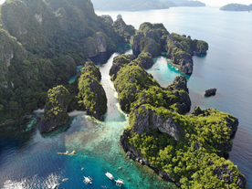 This island hopping and snorkeling tour in El Nido town on Palawan takes you to the awe-inspiring Big Lagoon for a unique experience