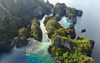 This island hopping and snorkeling tour in El Nido town on Palawan takes you to the awe-inspiring Big Lagoon for a unique experience