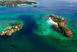 Island-hopping in Boracay