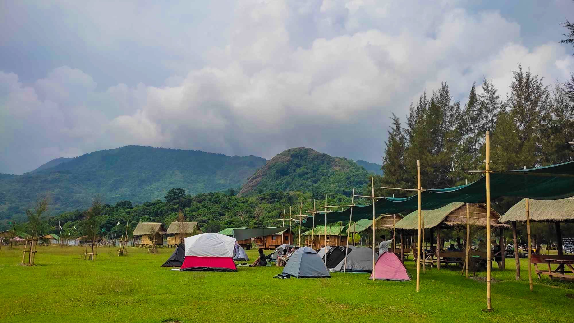 Enjoy a laid-back camping experience during this Lake Mapanuepe camping tour package.