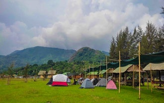 Enjoy a laid-back camping experience during this Lake Mapanuepe camping tour package.