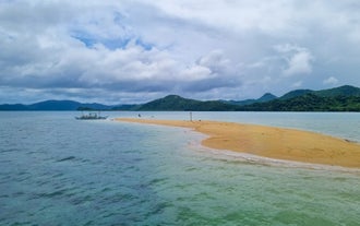 A gorgeous sandbar at El Nido, Palawan