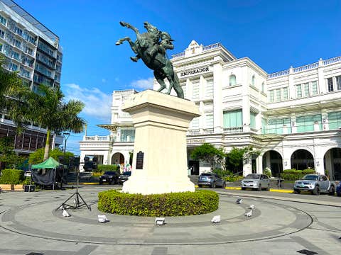 Private Iloilo City Tour to Heritage Attractions & Art Spaces with Snacks & Transfers