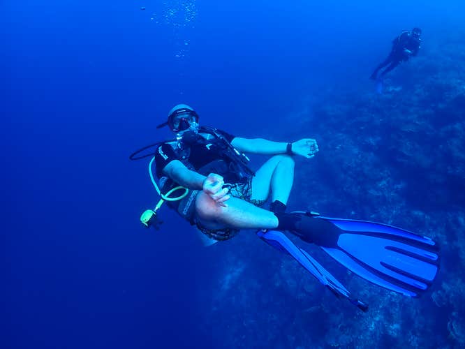 Cebu Bantayan Island 3-Hour Discover Scuba Diving with Divemaster Assistance, Gear & Boat Transfers