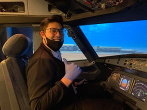 Enjoy a 1-hour flight simulator experience in Manila