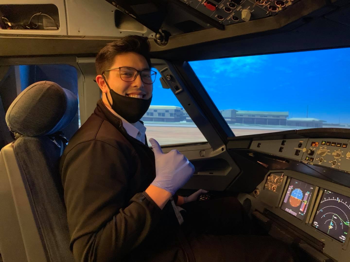 Enjoy a 1-hour flight simulator experience in Manila