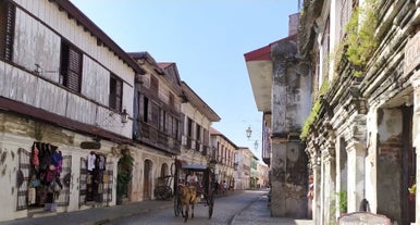 Walk along the cobblestone streets in traditional Filipino attire during this Vigan City activity.