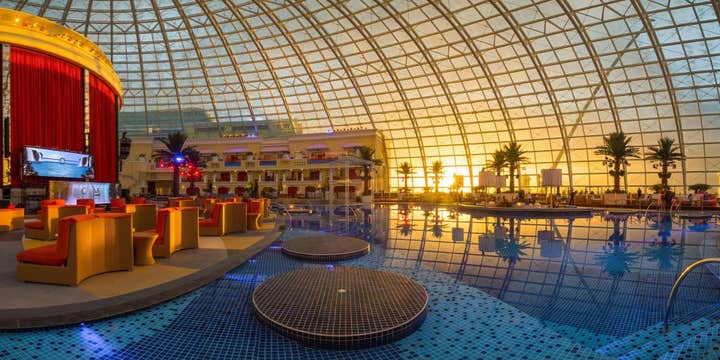 Day Pass to Okada Hotel in Manila City with Buffet Lunch & Walking Tour