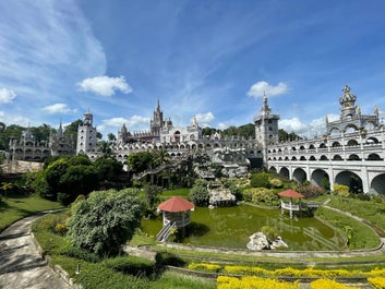 The Temple of Leah in Cebu City is the same as Taj Mahal, a mausoleum in India built as a symbol of undying love.