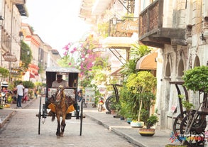 Cobble-stone streets of Calle Crisologo in Vigan