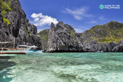 Picturesque limestone formations in El Nido, Palawan