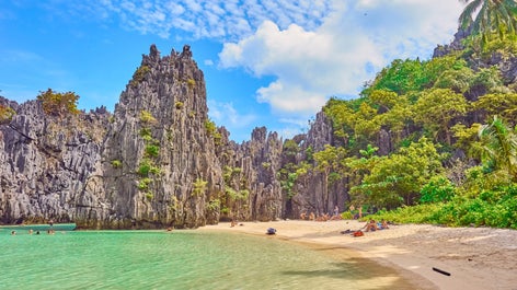 Boat ride in between big lagoons in El Nido, Palawan