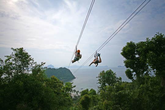 Private Transfer Between El Nido Airport & Nacpan or Las Cabanas Beaches