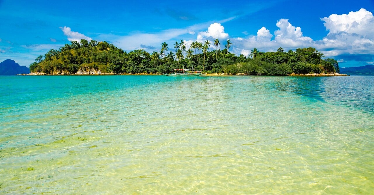Snake Island in El Nido town on Palawan