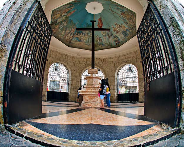 Discover Magellan’s Cross, a historic landmark featured in your Cebu tour package.